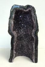 Lade das Bild in den Galerie-Viewer, E1002 Amethyst Geode
