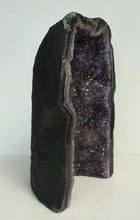 Lade das Bild in den Galerie-Viewer, E1002 Amethyst Geode
