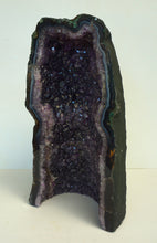 Lade das Bild in den Galerie-Viewer, E1002 Amethyst Geode
