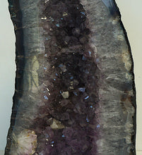 Lade das Bild in den Galerie-Viewer, E1003 Amethyst Geode
