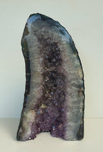 Lade das Bild in den Galerie-Viewer, E1003 Amethyst Geode
