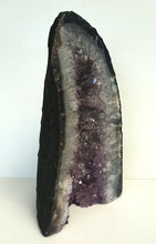 Lade das Bild in den Galerie-Viewer, E1003 Amethyst Geode
