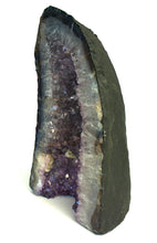 Lade das Bild in den Galerie-Viewer, E1003 Amethyst Geode
