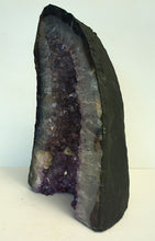 Lade das Bild in den Galerie-Viewer, E1003 Amethyst Geode
