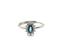 Lade das Bild in den Galerie-Viewer, V147 Ring mit London Blue Topas
