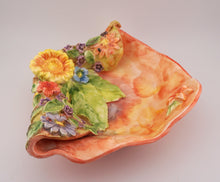 Lade das Bild in den Galerie-Viewer, P153 Porzellan Schale mit Blumen
