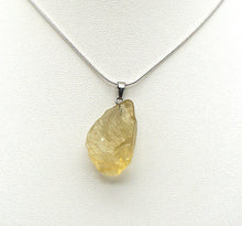 Lade das Bild in den Galerie-Viewer, A163 Citrin natürlich Anhänger
