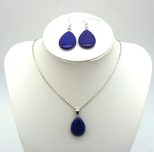 Lade das Bild in den Galerie-Viewer, A203 Set Anhänger und Ohrstecker aus blauem Naturstein
