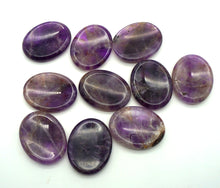 Lade das Bild in den Galerie-Viewer, D111 Daumenstein Amethyst
