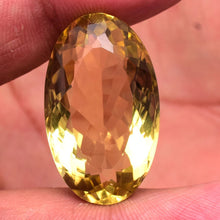 Lade das Bild in den Galerie-Viewer, E1018 Citrin Top 42,0ct.
