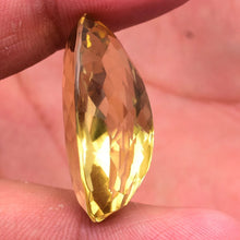 Lade das Bild in den Galerie-Viewer, E1018 Citrin Top 42,0ct.
