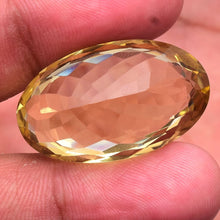 Lade das Bild in den Galerie-Viewer, E1018 Citrin Top 42,0ct.
