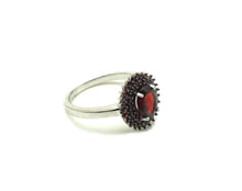 Lade das Bild in den Galerie-Viewer, S1070 Silberring mit Granate
