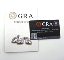 Lade das Bild in den Galerie-Viewer, M303 Moissanit Lab. Diamant 2,0ct. Royal blau
