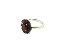 Lade das Bild in den Galerie-Viewer, S1070 Silberring mit Granate
