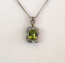 Lade das Bild in den Galerie-Viewer, S824 Silber 925 Anhänger mit Peridot
