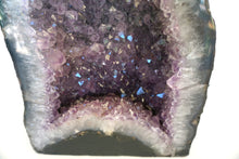 Charger l'image dans la galerie, E1006 Amethyst Geode 11 kg.
