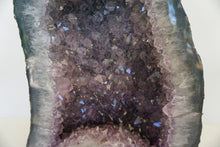Charger l'image dans la galerie, E1006 Amethyst Geode 11 kg.
