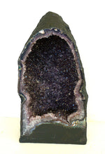 Charger l'image dans la galerie, E1007 Amethyst Geode 8 kg.
