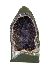Charger l'image dans la galerie, E1007 Amethyst Geode 8 kg.

