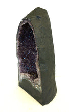 Charger l'image dans la galerie, E1007 Amethyst Geode 8 kg.
