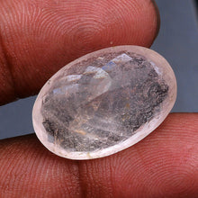 Lade das Bild in den Galerie-Viewer, E1079 Morganit 21,50ct.
