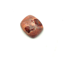 Lade das Bild in den Galerie-Viewer, E832 Feueropal Chabochon 15,90ct.
