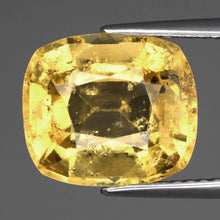 Lade das Bild in den Galerie-Viewer, E1023 Grossular gelb 6,14ct.
