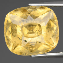 Lade das Bild in den Galerie-Viewer, E1022 Grossular gelb 6,7ct.
