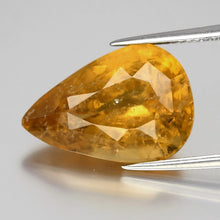 Lade das Bild in den Galerie-Viewer, E888 Grossular gelb RAR 11,86ct.
