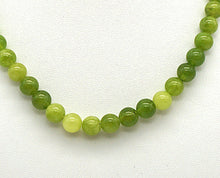 Lade das Bild in den Galerie-Viewer, K117 Edelstein Halskette aus Peridot
