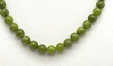 Lade das Bild in den Galerie-Viewer, K123 Halskette aus Peridot
