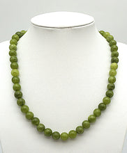 Lade das Bild in den Galerie-Viewer, K123 Halskette aus Peridot
