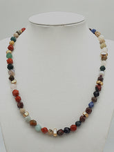 Lade das Bild in den Galerie-Viewer, K128 Halskette aus Steine mix facettiert
