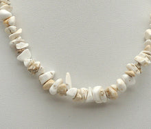 Lade das Bild in den Galerie-Viewer, K132 Howlith Halskette
