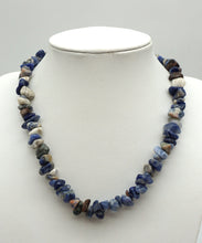 Lade das Bild in den Galerie-Viewer, K133 Sodalith Halskette
