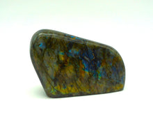 Lade das Bild in den Galerie-Viewer, L101 Labradorit poliert 0,70kg.
