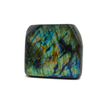 Lade das Bild in den Galerie-Viewer, L102 Labradorit poliert 0,80kg.
