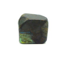 Lade das Bild in den Galerie-Viewer, L102 Labradorit poliert 0,80kg.

