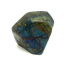 Lade das Bild in den Galerie-Viewer, L103 Labradorit poliert 0,90kg.
