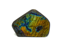 Lade das Bild in den Galerie-Viewer, L110 Labradorit poliert 0,50kg.
