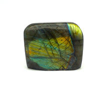 Lade das Bild in den Galerie-Viewer, L112 Labradorit poliert 0,40kg.
