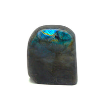 Lade das Bild in den Galerie-Viewer, L113 Labradorit poliert 0,30kg.
