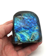 Lade das Bild in den Galerie-Viewer, L113 Labradorit poliert 0,30kg.
