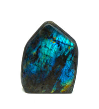 Lade das Bild in den Galerie-Viewer, L114 Labradorit poliert 0,70kg.
