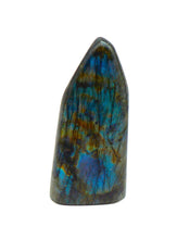 Lade das Bild in den Galerie-Viewer, L115 Labradorit poliert 0,70 kg.
