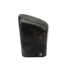 Lade das Bild in den Galerie-Viewer, L116 Labradorit poliert 0,60kg.
