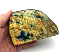 Load image into Gallery viewer, L118 Labradorite polished 0.70kg.
