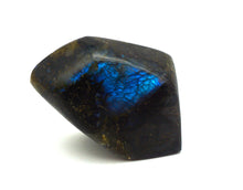 Lade das Bild in den Galerie-Viewer, L119 Labradorit poliert 0,60kg.
