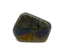 Lade das Bild in den Galerie-Viewer, L121 Labradorit poliert 0,40kg.
